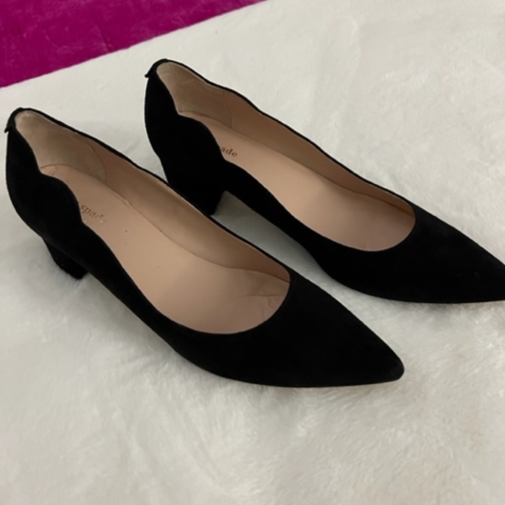 GORGEOUS KATE SPADE SUEDE SCALLOPED EDGE BLACK HEELS  9.5